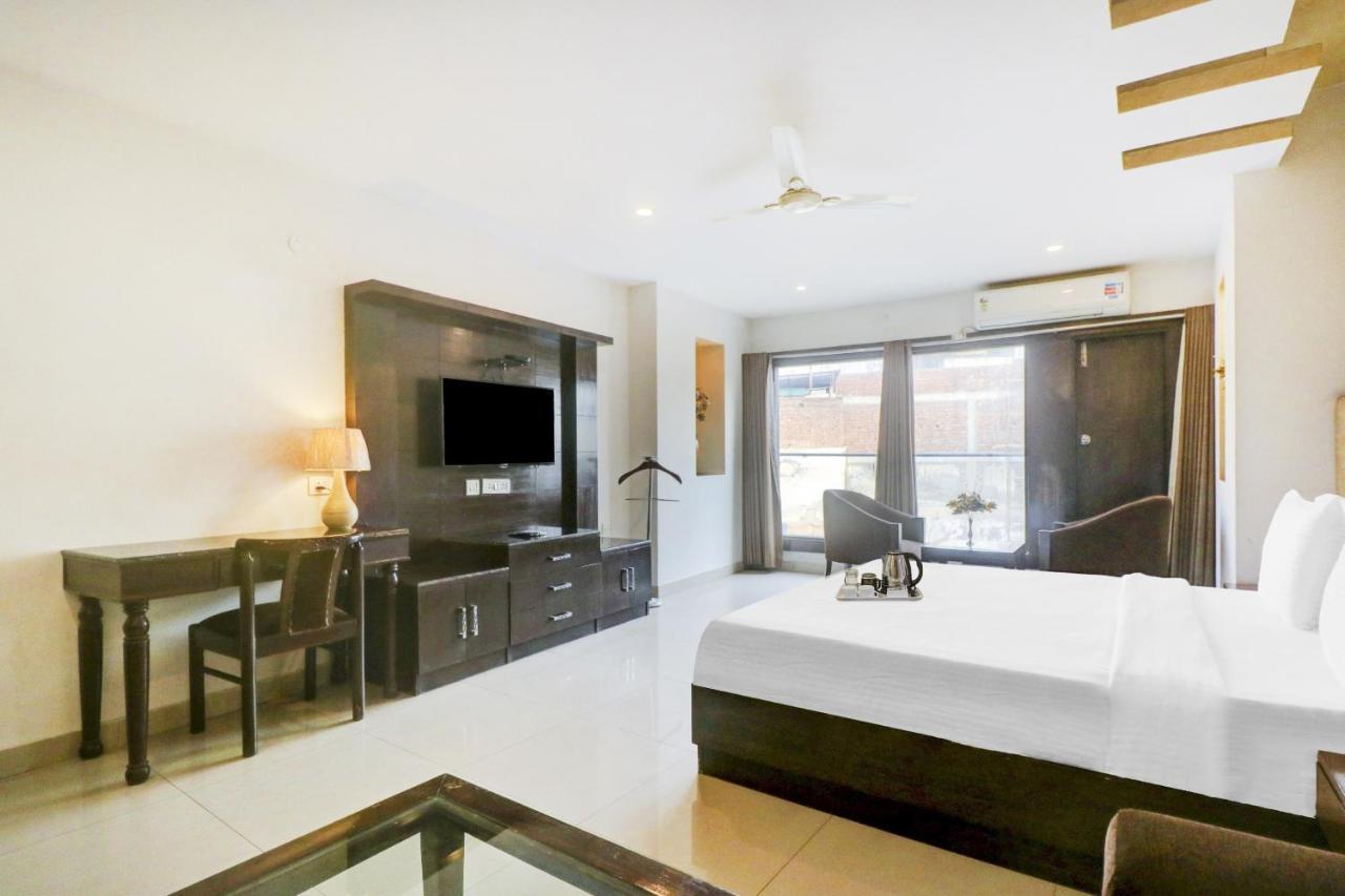 Townhouse 517 La Sapphire Near Delhi Airport Otel Yeni Delhi Dış mekan fotoğraf